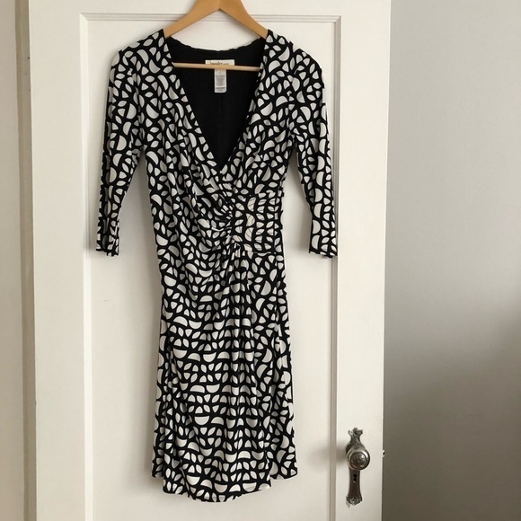 Laundry Midi Dress crossover wrap around B&W 3/4 sleeve elegant feminine Sz 6 - Picture 2 of 10
